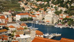 Encuentra vuelos baratos desde Ecuador a Croacia