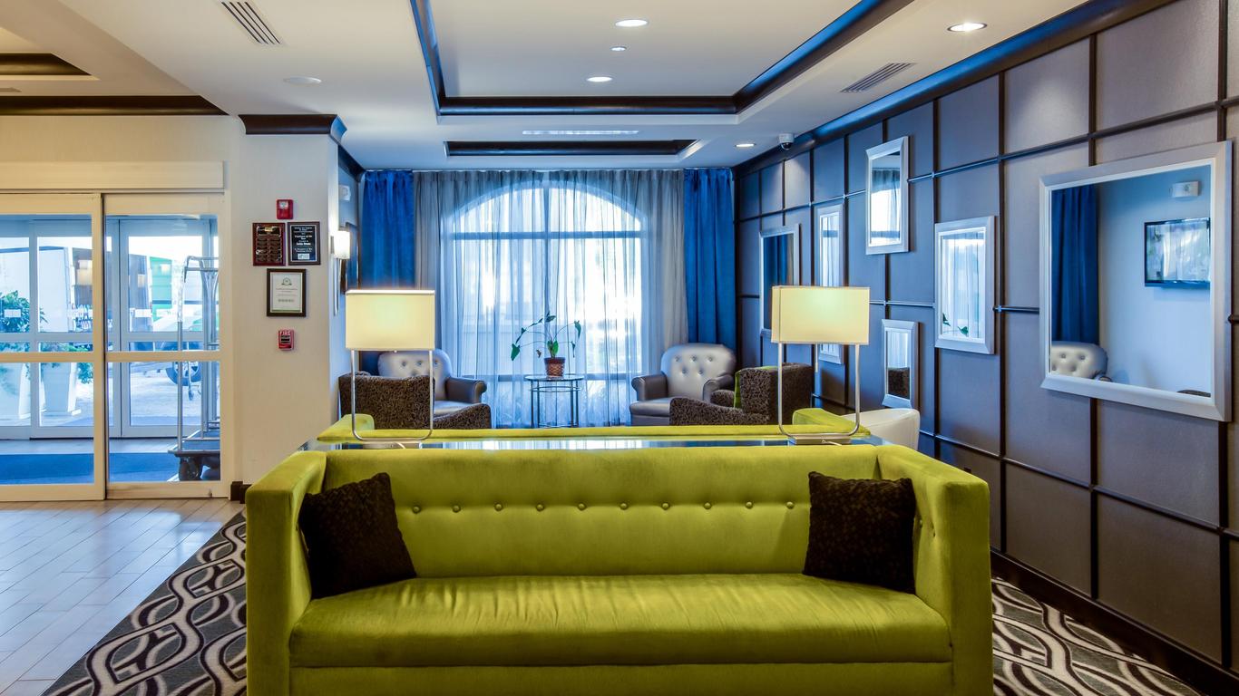Holiday Inn Express Hotel & Suites Charleston Arpt-Conv Ctr, An IHG Hotel