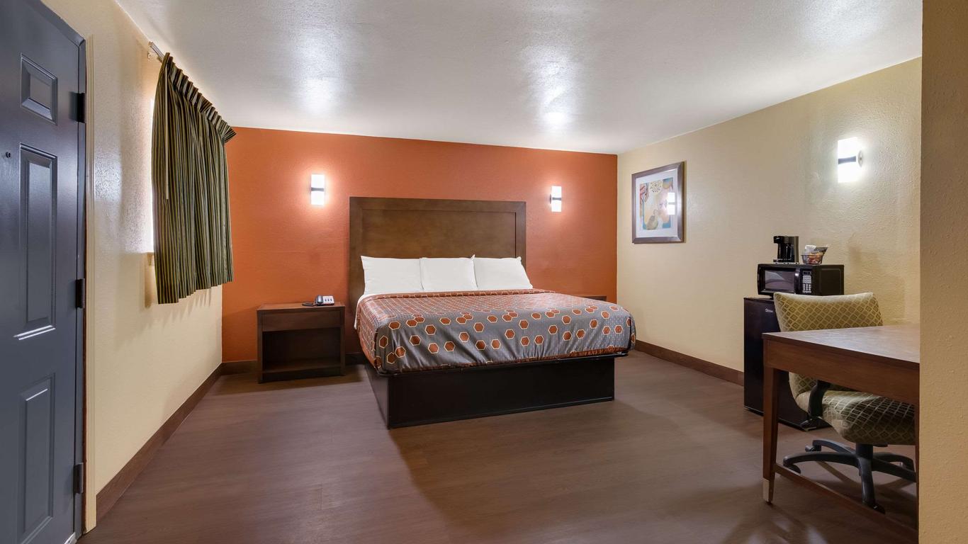 Rodeway Inn & Suites East