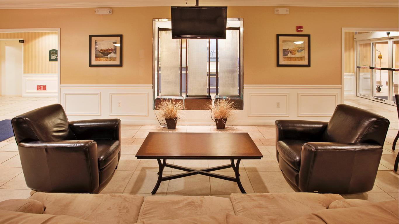 Holiday Inn Express & Suites Wichita Airport